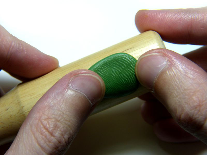 how-to-sculpt-chain-mail-with-green-stuff-putty-03
